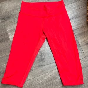 Lululemon red capris